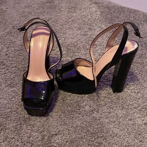 5 inch black double strap sleek platform heels.